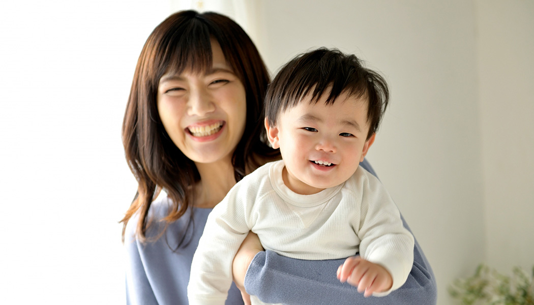 女性と赤ちゃんの写真